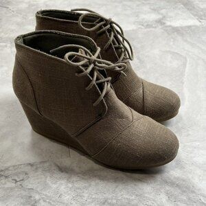 City Classified Women's Wedge‎ Heel Ankle Boot Olive size 9